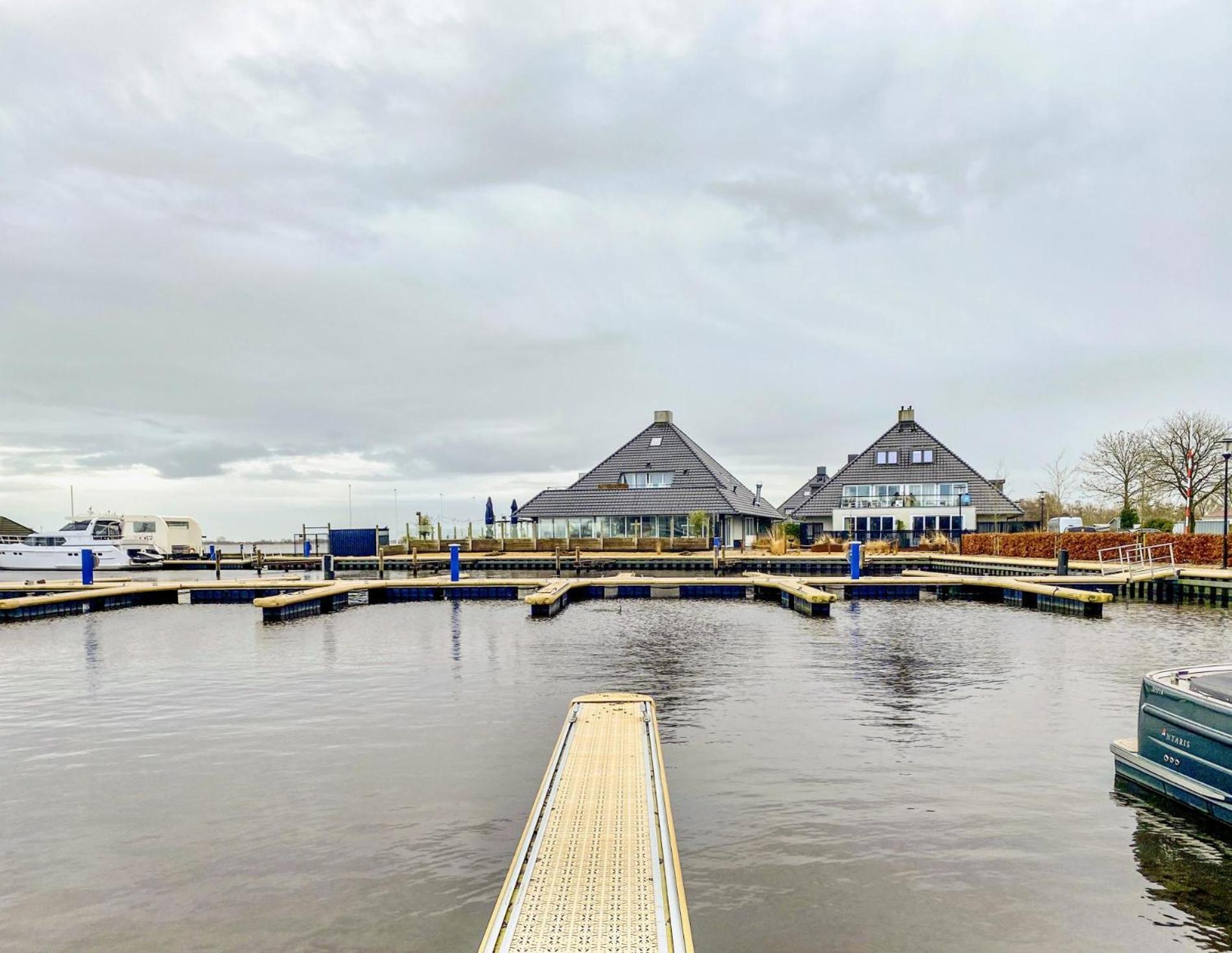 Houseboat Blue Sneekermeer Offingawier 외부 사진